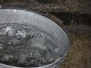 雨漏りの応急処置・室内での対策